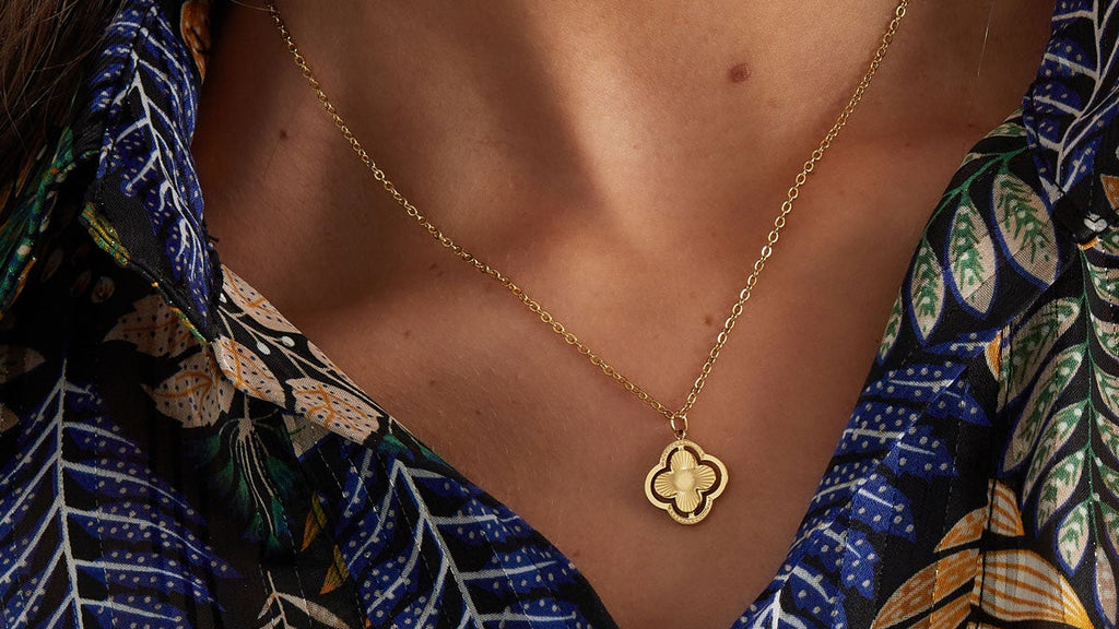 Halskette mit doppeltem Kleeblatt – Goldfarbe - Goldfarbefarbe