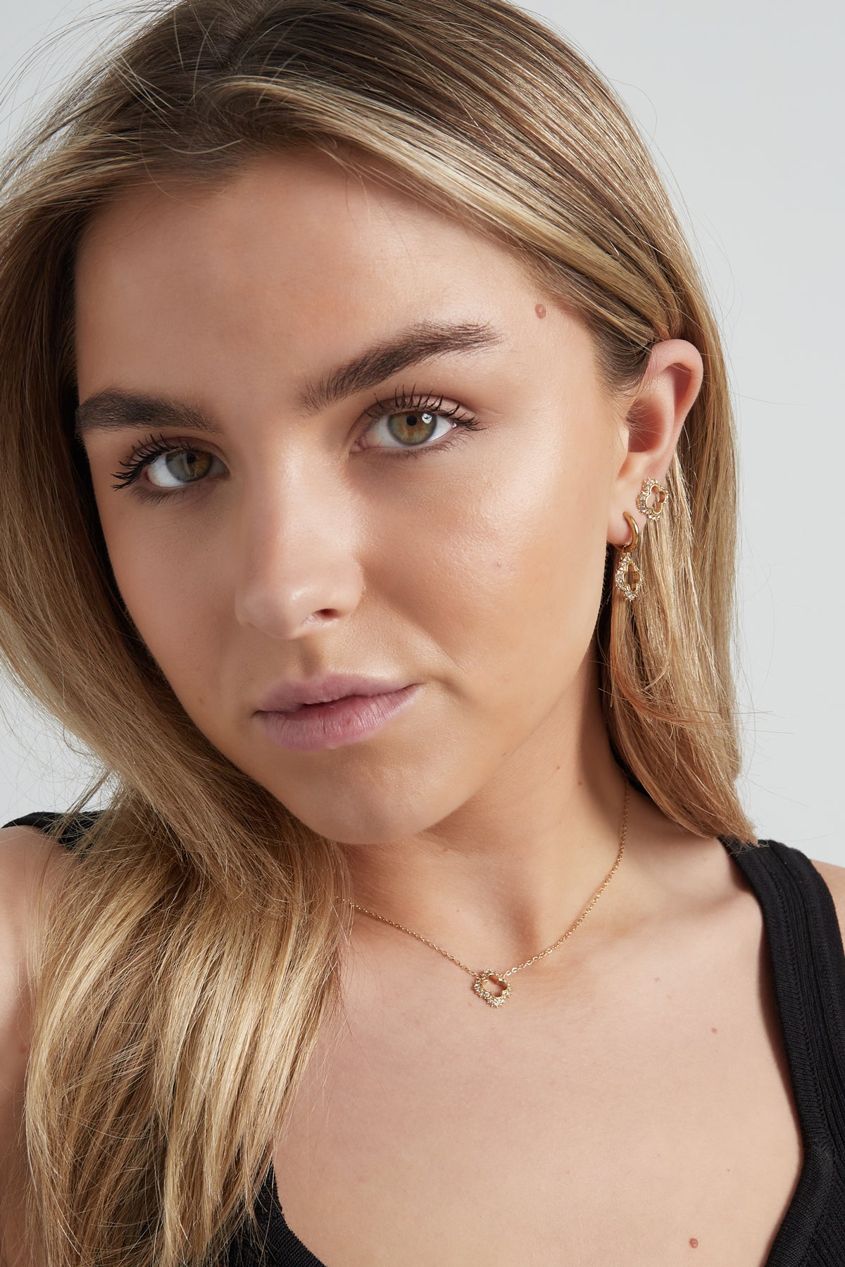 Halskette mit Kleeblatt und Diamanten