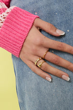 Ring mit minimalistischen Steinen