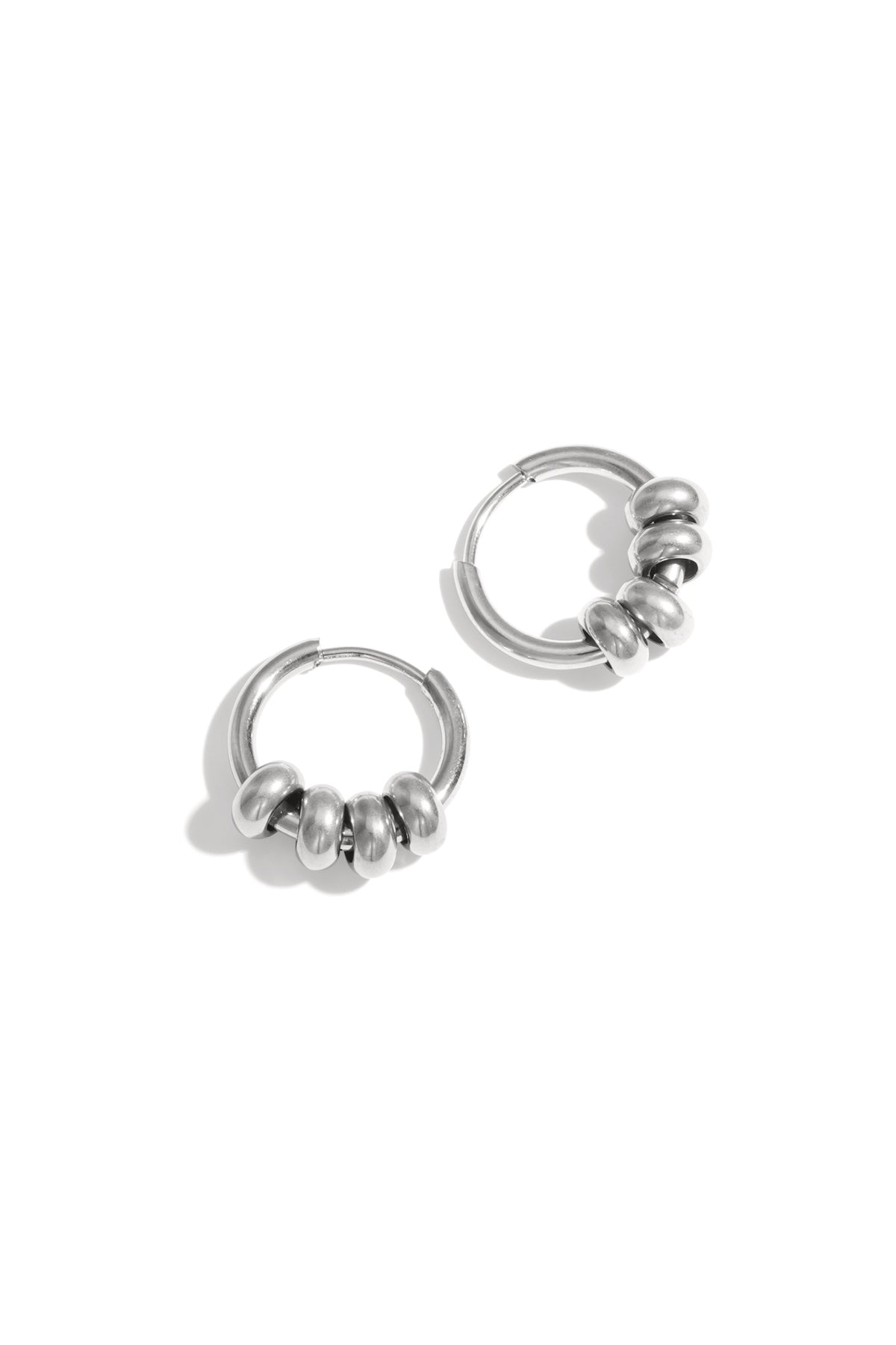 Kleine Creolen mit Perlen