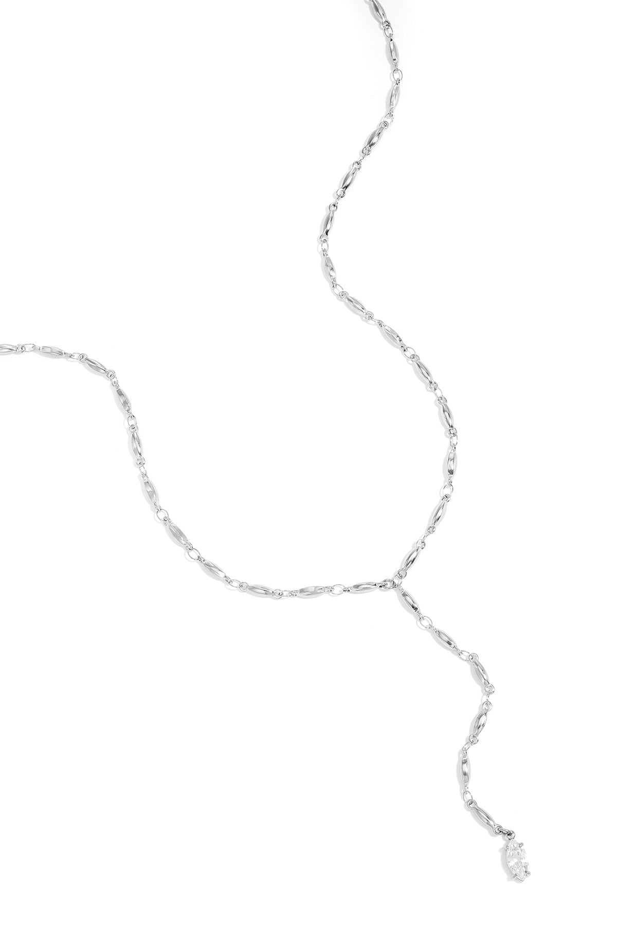 Halskette mit hängendem Strassstein