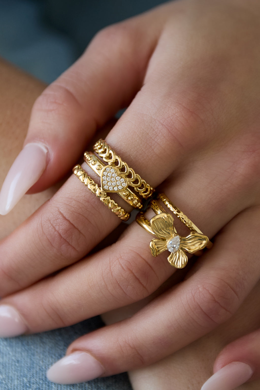 Statement-Ring mit Rose im Herzen