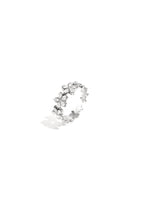 Ring mit Blumen und Steinen
