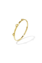 Armreif mit floralen Details